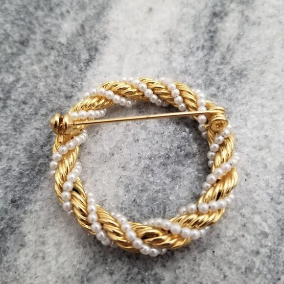 Vintage Gold Tone Beaded Circle Brooch, Wreath, Unsigned Estate Lapel Pin - Picture 2 of 5